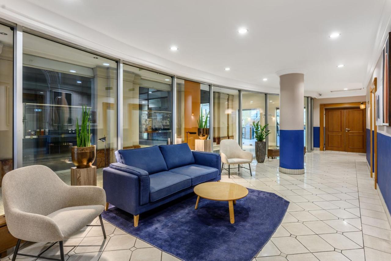 Готель Millennium Court, - Marriott Executive 4*