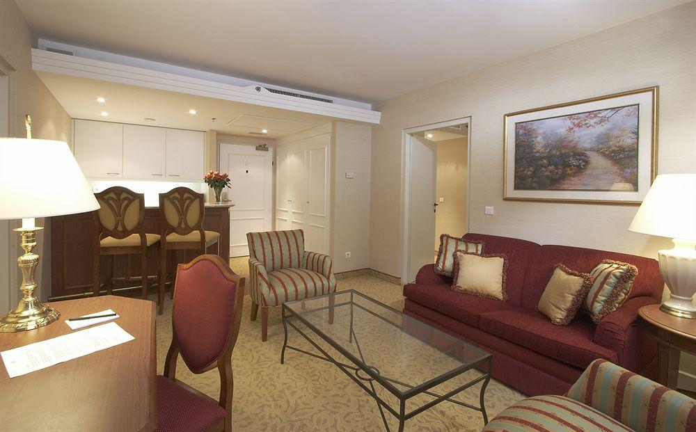 Millennium Court, - Marriott Executive Готель 4*