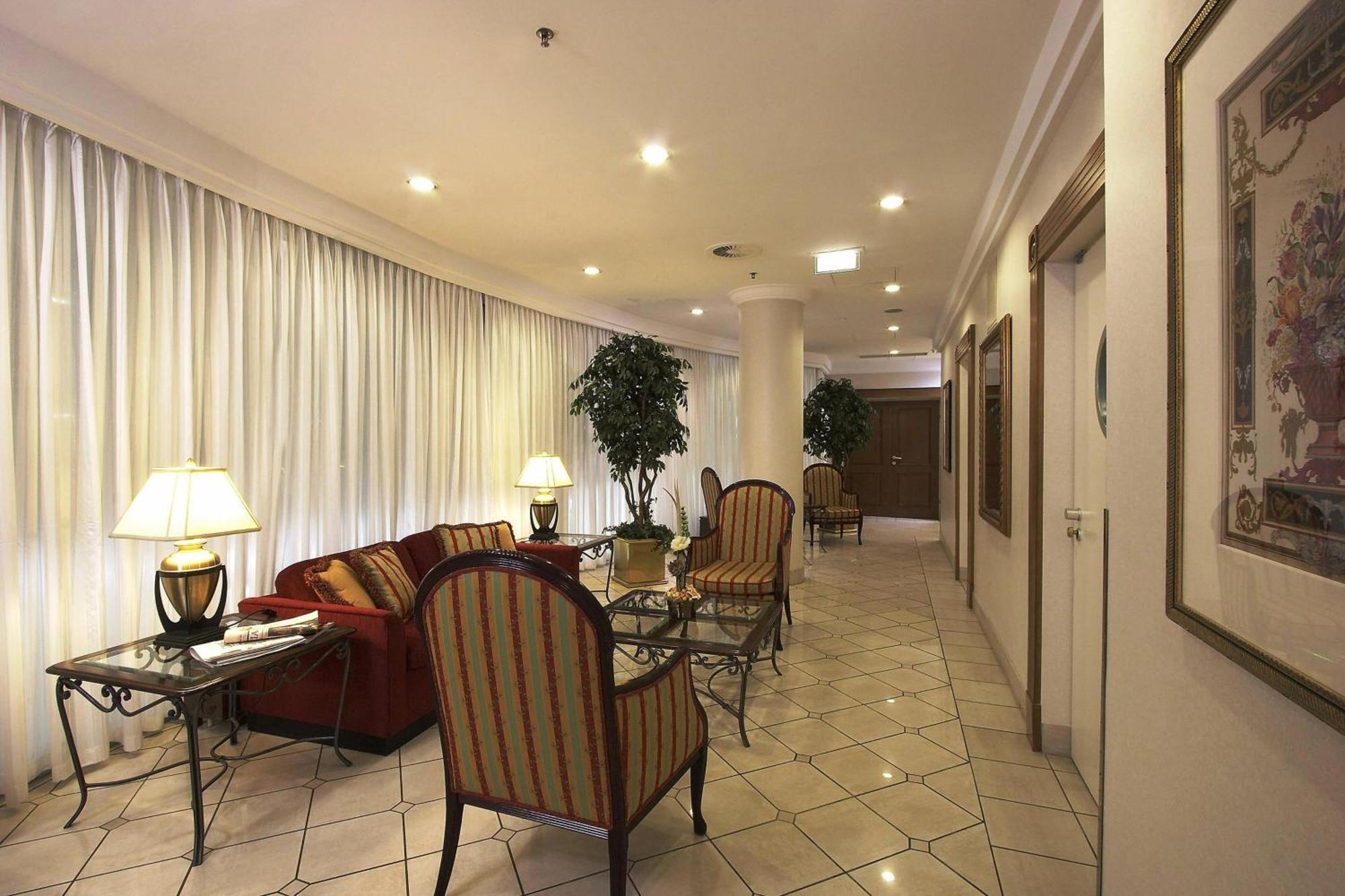 Millennium Court, - Marriott Executive Готель 4*