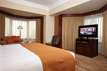 Millennium Court, - Marriott Executive Готель 4*